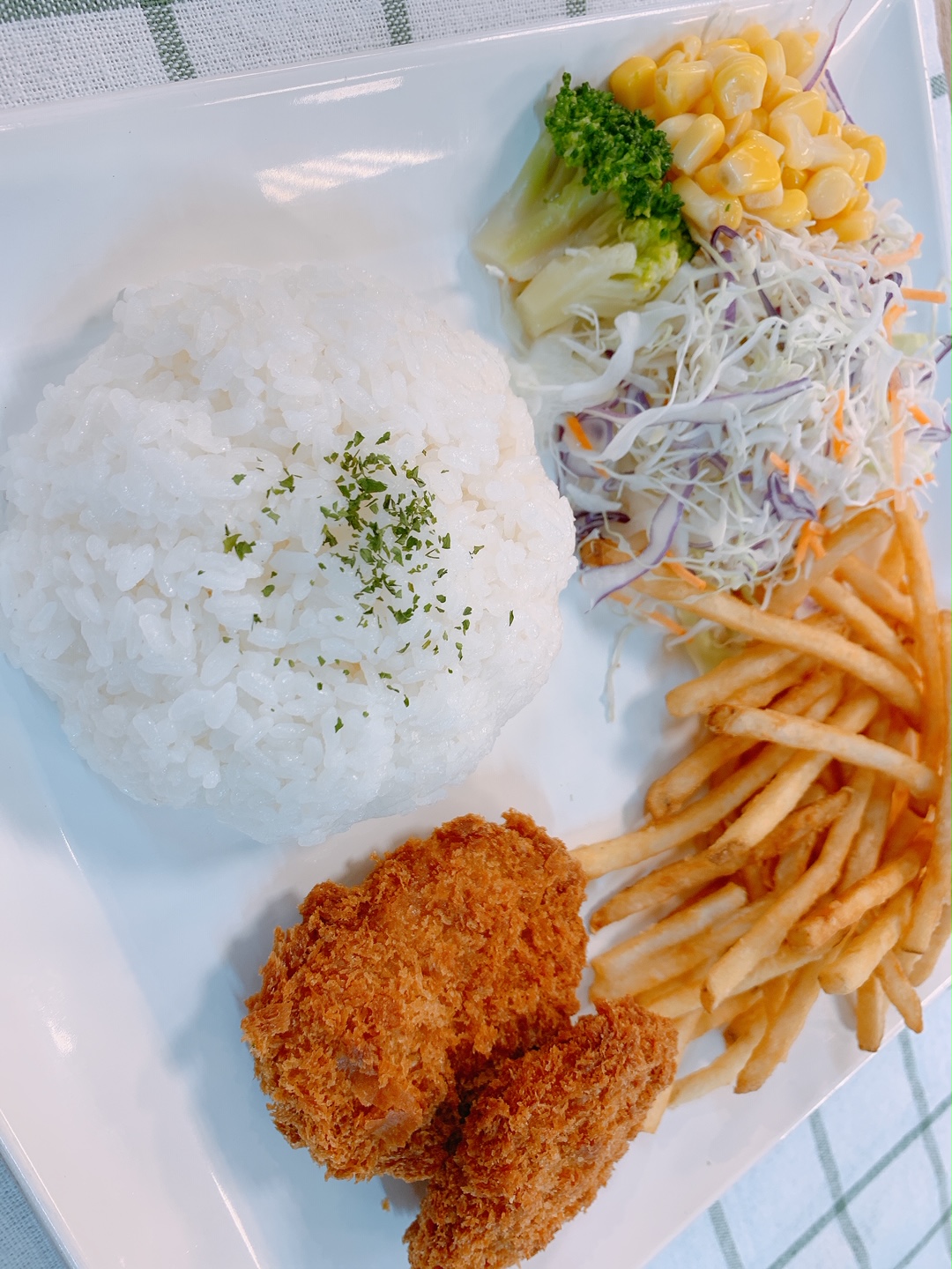 日替ランチ
プレート(スープ付)